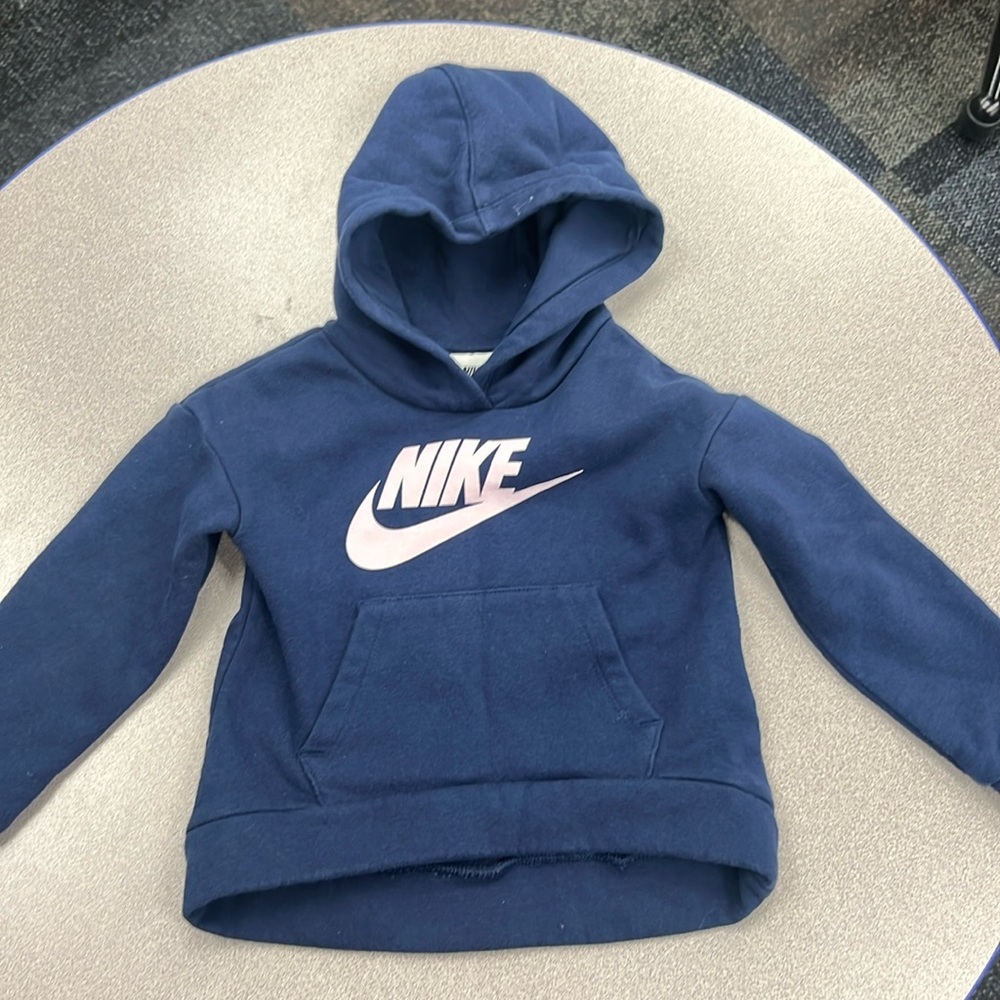 Nike hoodie 3t